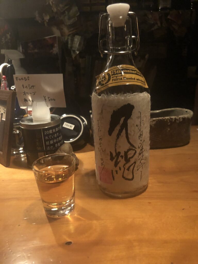 The Bar Kuro, A Feeling of nostalgia in the late Showa period with a fine whisky.