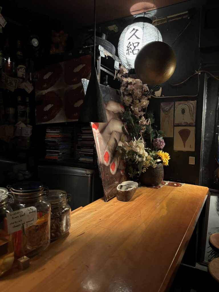 the bar kuro in golden gai