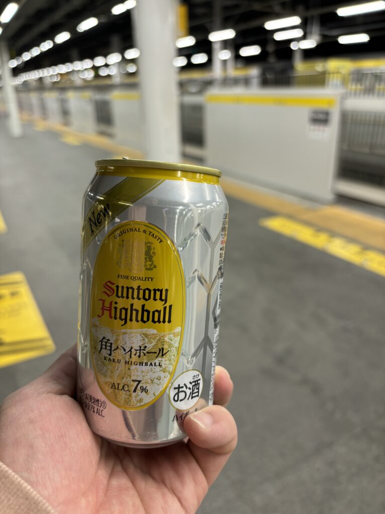 The Suntory Kaku Highball can is the best recommended whisky with soda. It is easy to find and affordable, available anywhere in Japan.